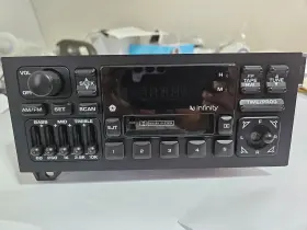 04704309 CHRYSLER CORPORATION Infinity Am Fm Stereo Radio