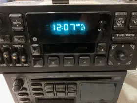 04704427 CHRYSLER CORPORATION Am Fm Eq Cassette Visually