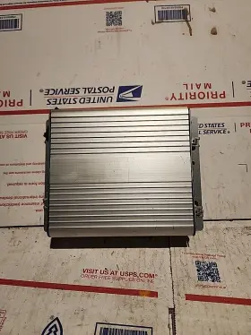 F8VF-18C808-BA LINCOLN Amplifier Amp Town-car