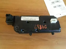 280985Z001 NISSAN Audio Radio Control Panel Navigation Quest #2