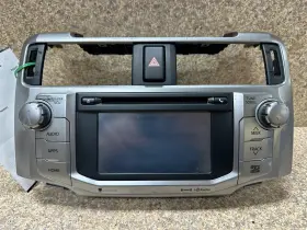 Toyota 638-12813 19 4 Runner Am Fm Cd Player Radio Receiver With Bezel Oem Lkq