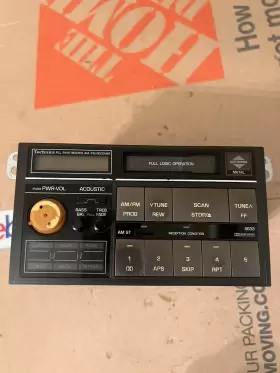 86120-2A012 TOYOTA Cressida Am Fm Radio Receiver Tape Player