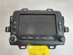 2015-2017 Jeep Renegade Radio 5.0' Touch Screen Display And Receiver W/sirius. Fixed Price $105.00.